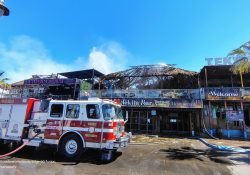 Incendio consume tres negocios en el Malecón de Puerto Peñasco