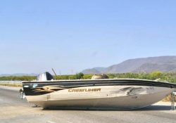 Camioneta que remolcaba lancha sufre accidente en carretera Guaymas-CO