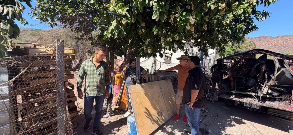 Apoya DIF a familia afectada por incendio en la colonia Fátima