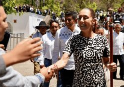 Maestros cumplen advertencia y frenan visita de Claudia Sheinbaum