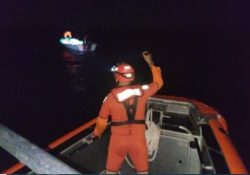 Rescatan a dos personas a la deriva frente a costas de Guaymas