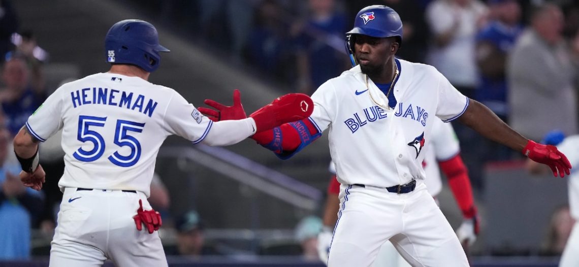 Los Blue Jays firman inicio histórico en su 50ª temporada con 50 ponches
