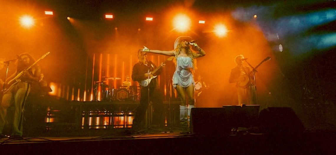 Paulina Rubio sorprende como invitada especial de Morat en Coachella 2026