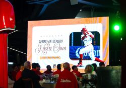 Diablos Rojos del México dan su máximo reconocimiento al guaymense Miguel Ojeda
