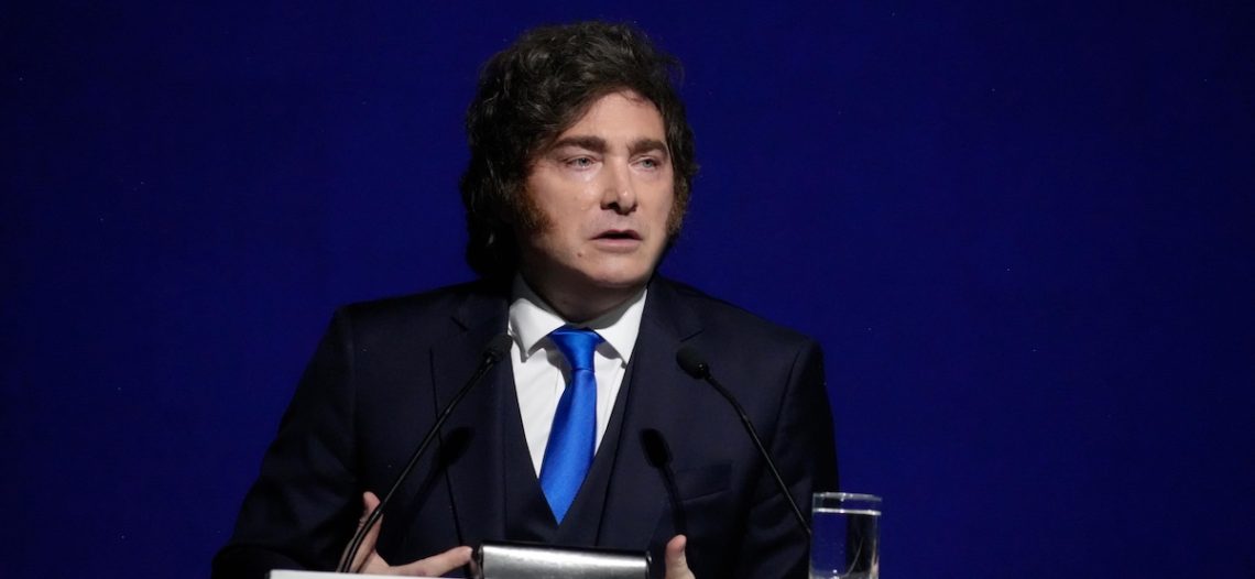 Crece la inflación en Argentina y el gobierno culpa a la guerra en Medio Oriente