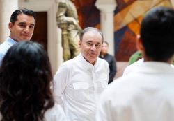 Gobernador Durazo profesionaliza a 350 mil sonorenses en IA con Microsoft
