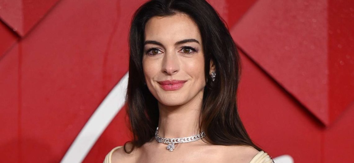 Anne Hathaway es elegida como la más bella del mundo según People 2026