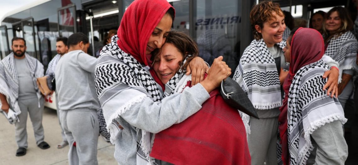 Primeros activistas de la flotilla para Gaza expulsados por Israel llegan a Turquía
