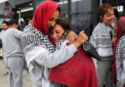 Primeros activistas de la flotilla para Gaza expulsados por Israel llegan a Turquía