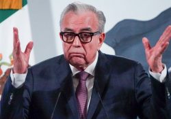 Rocha Moya deja el cargo de gobernador de Sinaloa