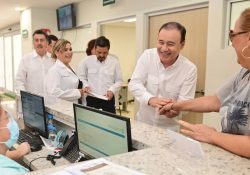 Gobernador Durazo impulsa mil becas médicas para fortalecer la salud