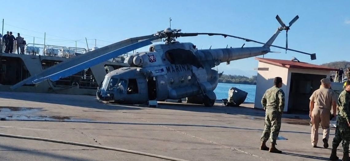 Helicóptero de la Marina cae en Zona Naval por fallas en el motor.