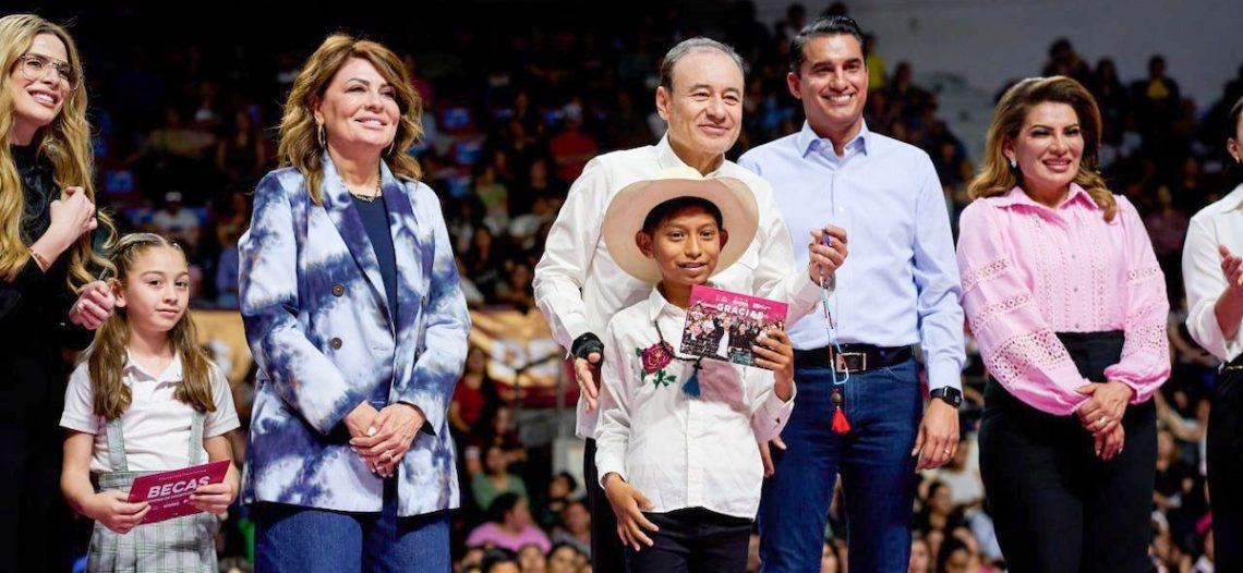 Entrega Gobernador Durazo más de 4 mil becas a estudiantes de primaria