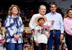 Entrega Gobernador Durazo más de 4 mil becas a estudiantes de primaria