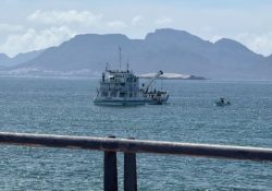 Reposicionan boya en deriva; pero lo hacen mal, observan marinos
