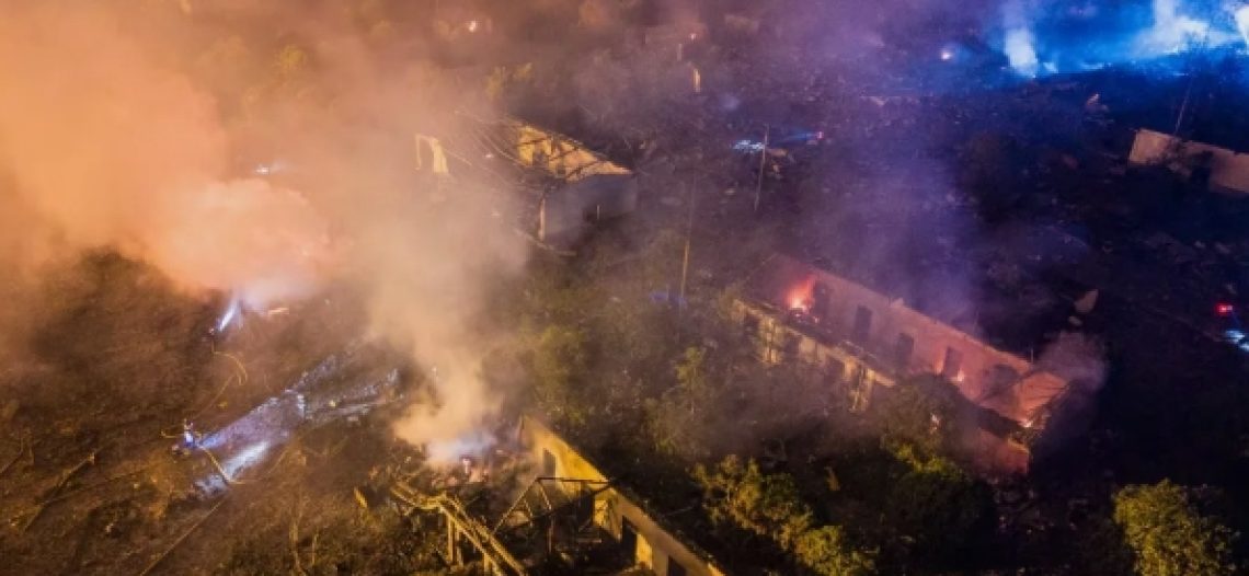 Explota planta de pirotecnia en China; deja 26 muertos y 61 heridos