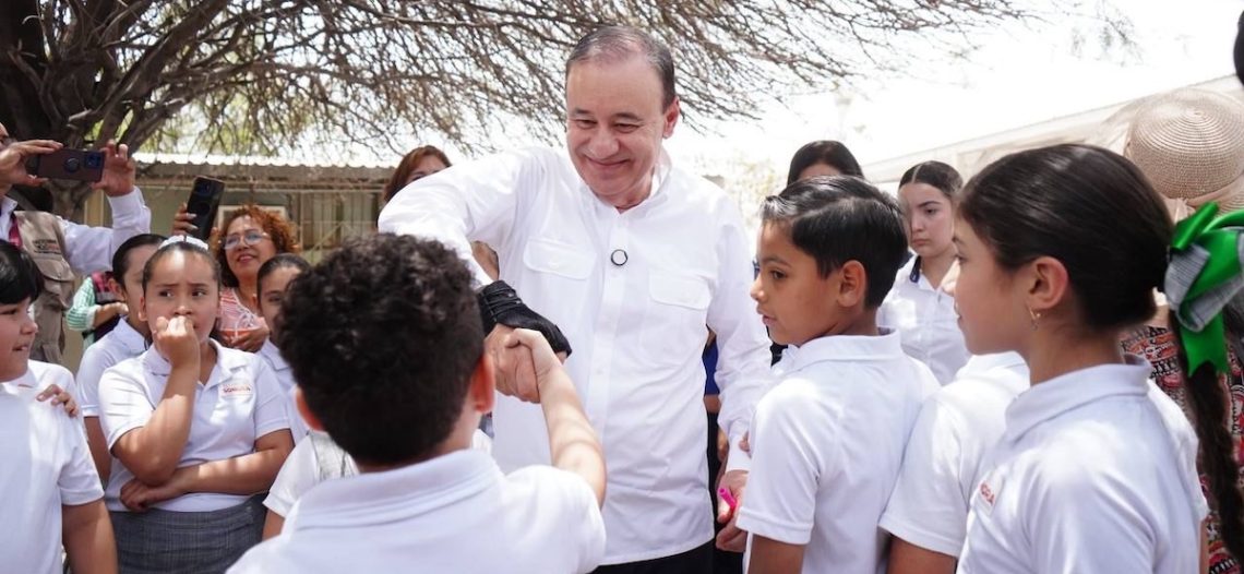 Arranca Gobernador Durazo distribución de uniformes escolares gratuitos Sonora