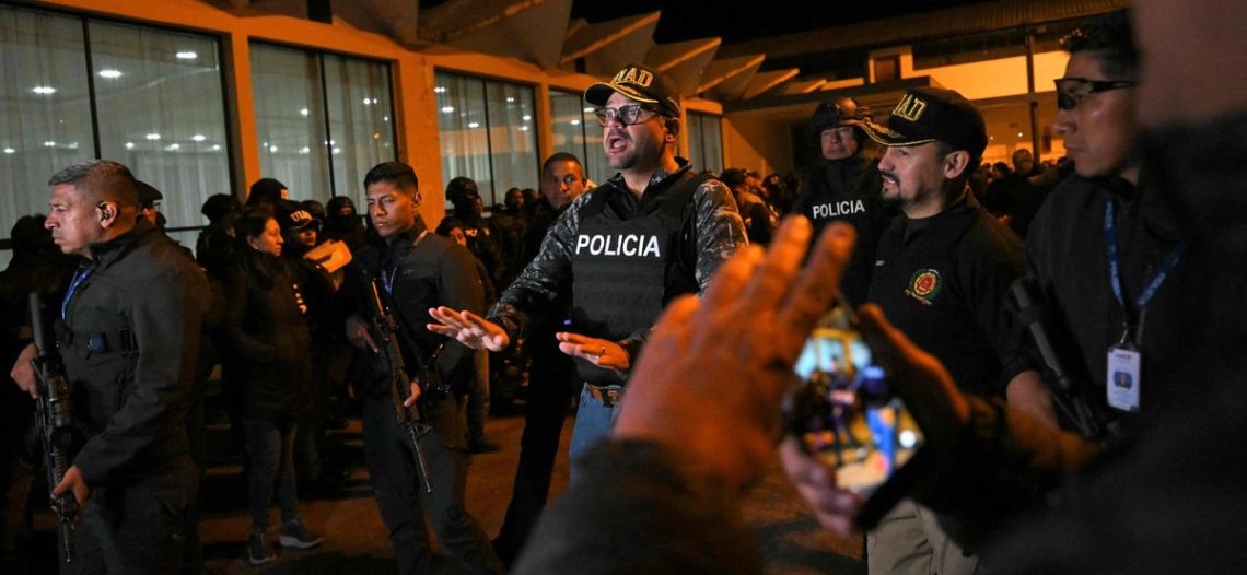 Toque de queda en Ecuador deja más de 5 mil detenidos en dos semanas
