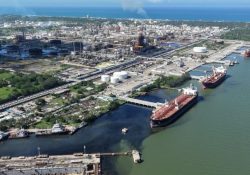 Desastre en el río Pánuco, derrame de Pemex avanza al Golfo de México