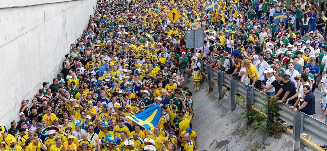 Aficionados colapsan accesos al Estadio Monterrey previo al Suecia vs Túnez