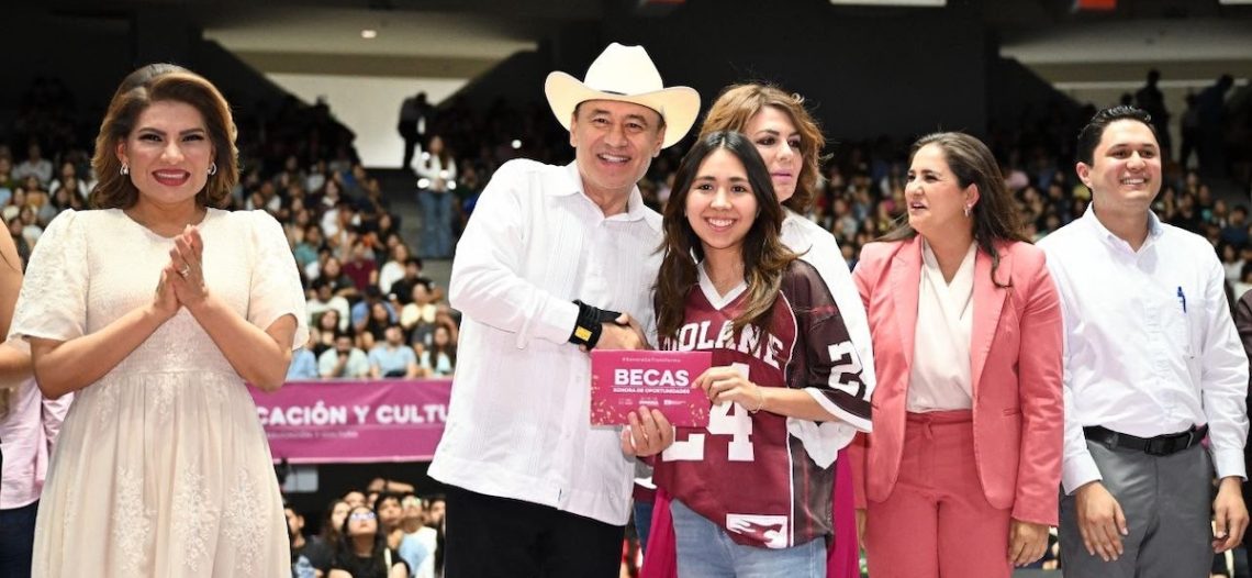 Gobernador Durazo respalda el futuro de los jóvenes con más de 18 mil becas