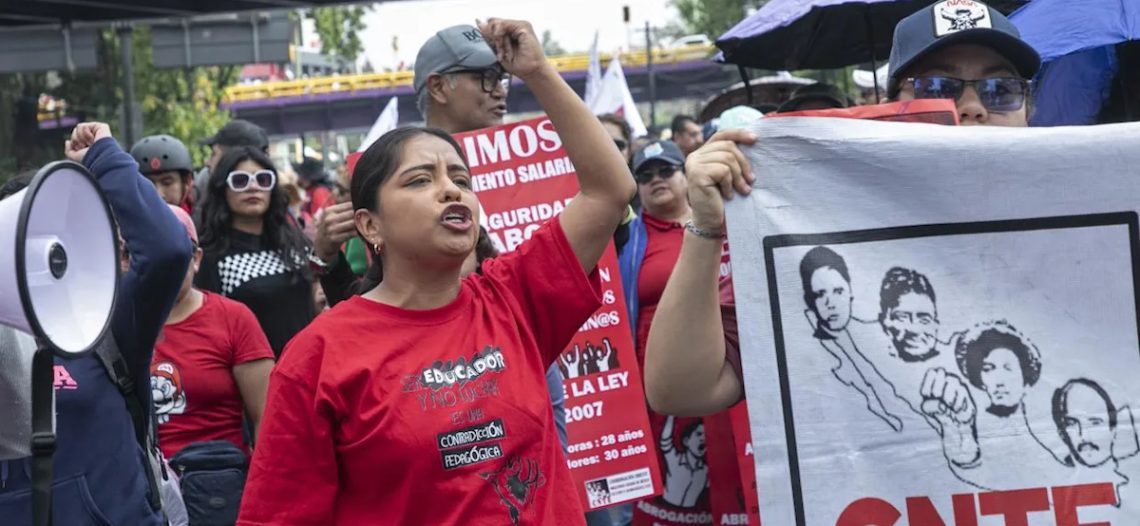 CNTE acusa represión y acoso durante movilización hacia el Estadio CDMX