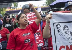 CNTE acusa represión y acoso durante movilización hacia el Estadio CDMX