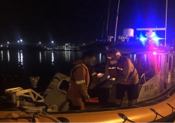 Rescata Marina a pescadores en alta mar