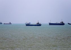 Irán anuncia cierre del estrecho de Ormuz en respuesta a bombardeos