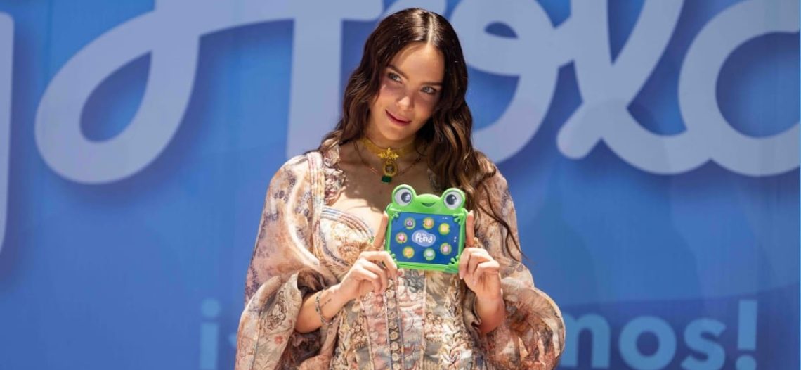 Belinda sorprende con broma de doble sentido en entrevista de Disney