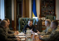 Zelenski releva al jefe del Ejército y reestructura la cúpula militar de Ucrania