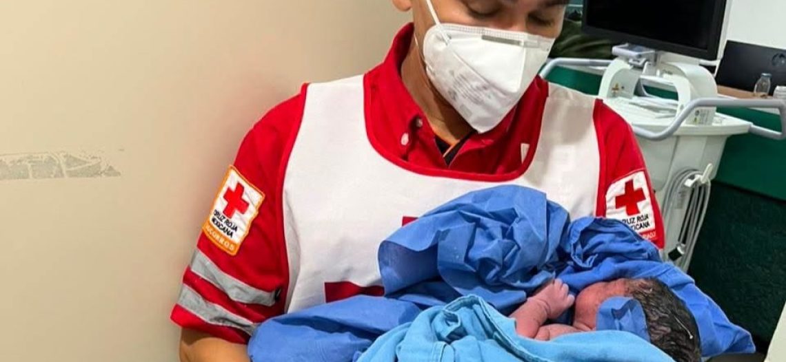 Bebé nace a bordo de ambulancia de Cruz Roja Empalme