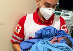 Bebé nace a bordo de ambulancia de Cruz Roja Empalme
