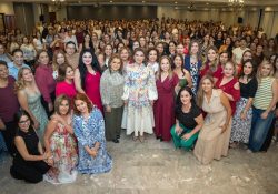 Lorenia Valles destaca la sororidad para construir el tiempo de las mujeres