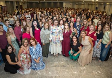 Lorenia Valles destaca la sororidad para construir el tiempo de las mujeres