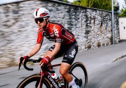 Romina Hinojosa sigue en el Tour de Francia pese a bajas de su equipo
