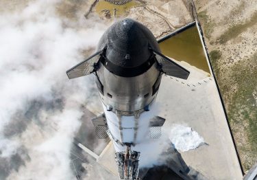 Starship de SpaceX alcanza por primera vez la órbita pese a falla de motor
