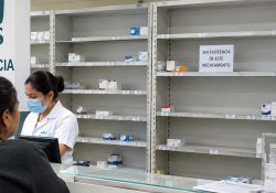 Salud responsabiliza a proveedores por fallas en el abasto de medicamentos