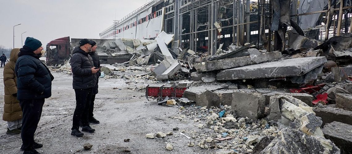 Ucrania enfrenta un invierno difícil mientras ataques golpean toda su economía