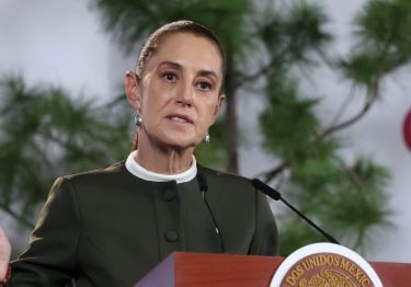 Sheinbaum reconoce demandas del IMSS y cuestiona participación de partidos