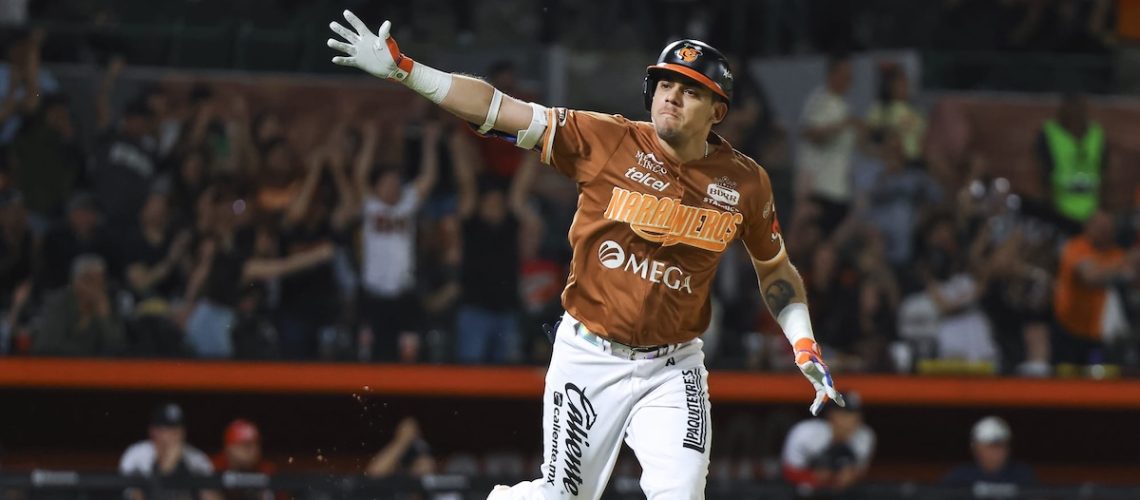 Naranjeros remonta y vence a Mexicali en su juego inaugural en Hermosillo