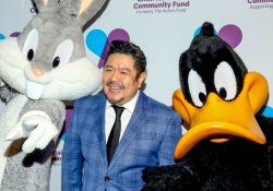 Muere Eric Bauza, actor de voz en inglés de Bugs Bunny y otros Looney Tunes