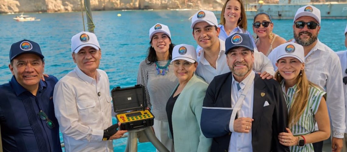 Alfonso Durazo suma el exbuque Azueta al sistema arrecifal de San Carlos
