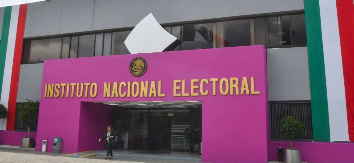Sheinbaum pide al INE aclarar irregularidades en contratos de proveedores