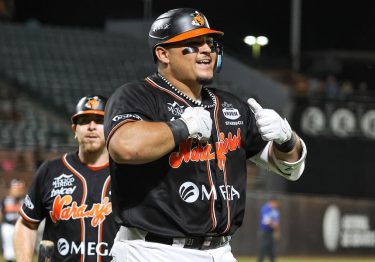 Naranjeros de Hermosillo asegura la serie ante Jaguares con triunfo 11-4