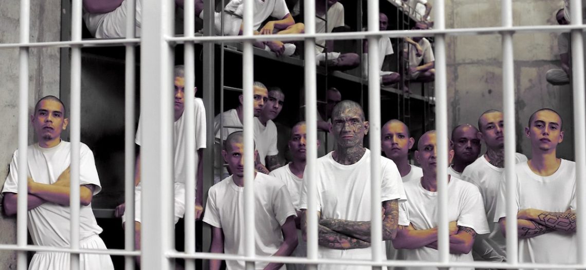 Bukele evalúa libertad condicional para reos que colaboraron con pandillas