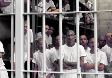 Bukele evalúa libertad condicional para reos que colaboraron con pandillas