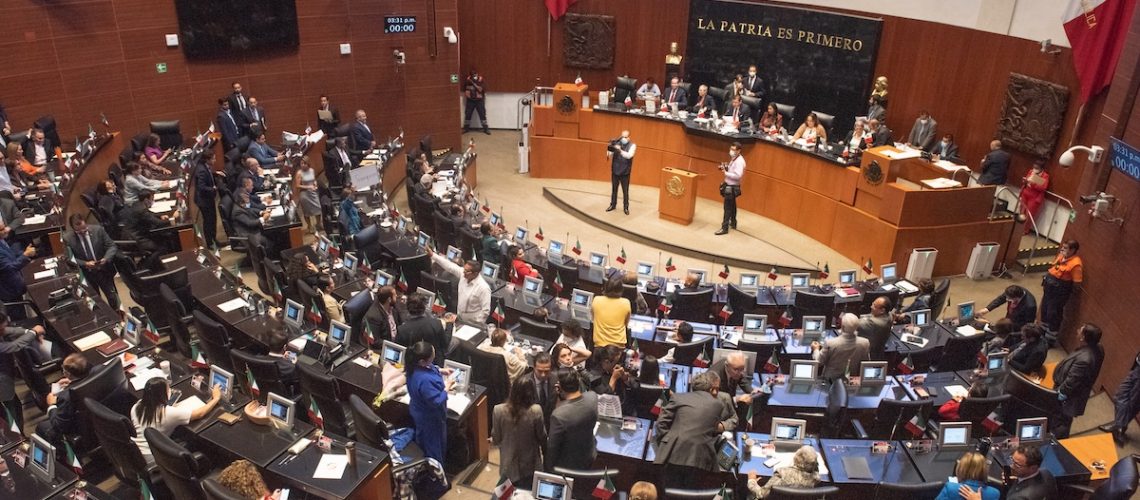 Senado avala la ley antimemes entre críticas por libertad de expresión