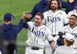 Rays vence a Brewers en doce entradas y evita barrida en Serie Mundial